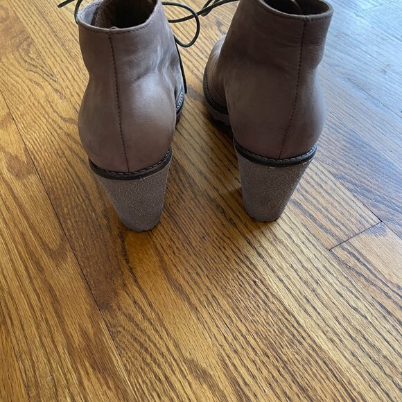 Italian Tan Suede Booties Size EU 37 - Picture 4 of 5